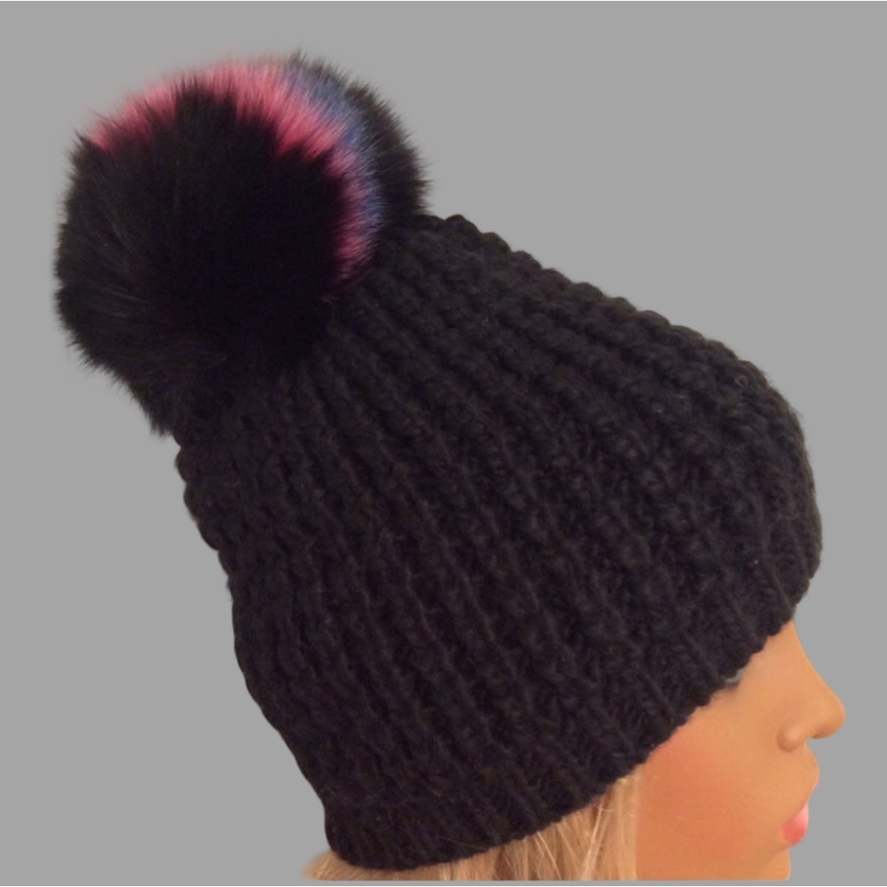 Helene Berman Pompom Beanie Black